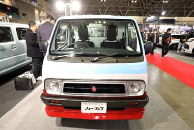 スズキ キャリイ：フュージョン製の外装キットをセットしている