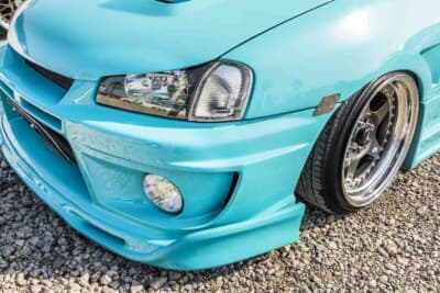 トヨタ スターレット：フロントフェンダーはライブスポーツ製を装着